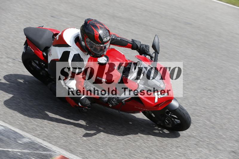 /Archiv-2024/29 12.06.2024 MOTO.CH Track Day ADR/Gruppe blau/Team